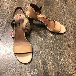 NWT Lucky Brand nude strappy heels
